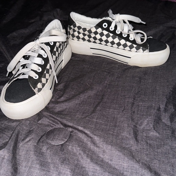 Shoes - Picture 4 of 4